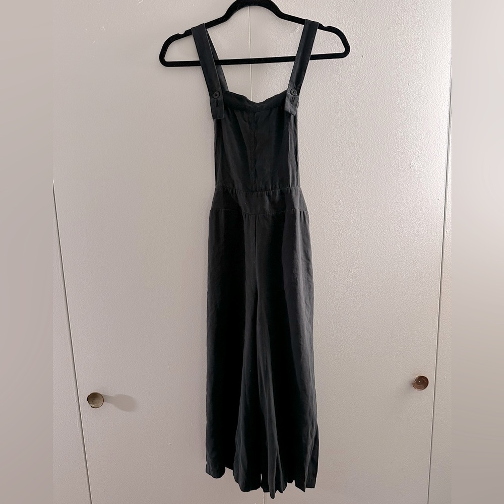 BCBGeneration lightweight fabric overalls, size XS in black. Perfect for fall!